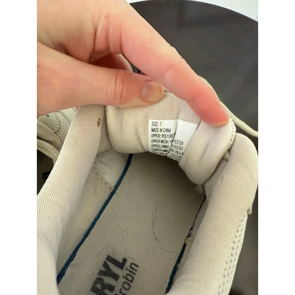 lightweight chunky sneaker